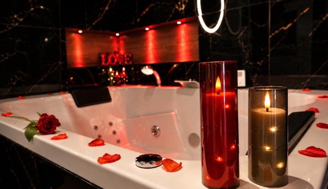 SPICY LOVE Suite Prestige Vue Mer Jacuzzi Privatif, Piscine et Cheminée