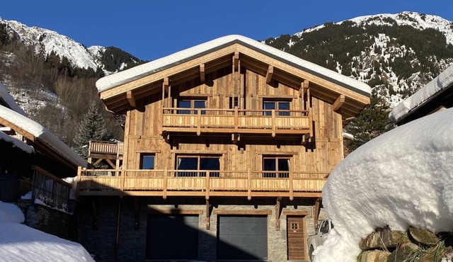 St Maurice : 5* chalet with private pool et jacuzzi