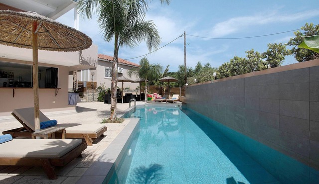Studio Apartment "Villa Dionysia Studio S5" with Shared Pool & Wi-Fi