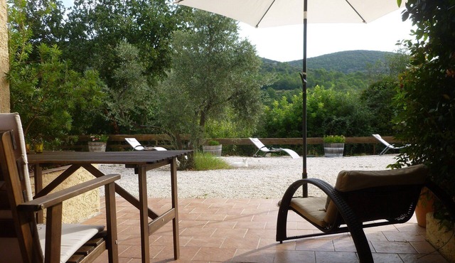 Studio, dans la campagne Centre Var Studio, in the countryside, Var, Provence.