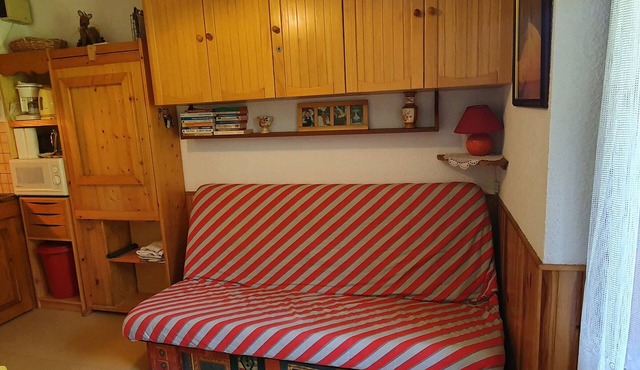 Studio for 4 near ski slopes with balcony and parking