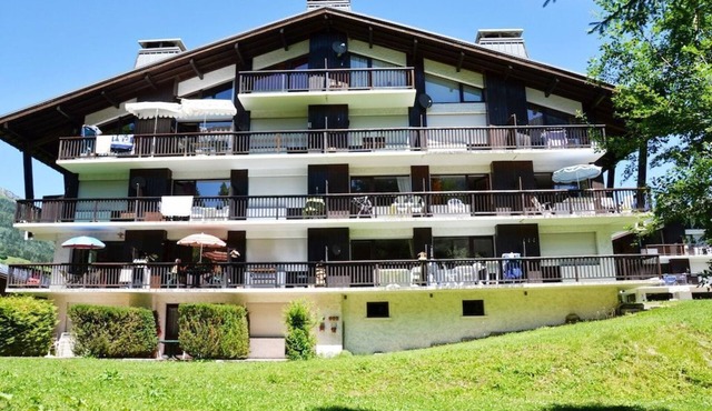Studio 276 south-facing, (4-minute walk to Lay gondola) heated indoor pool
