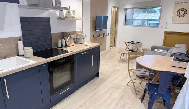 Studio-Suite-Ensuite with Shower-Slopeside