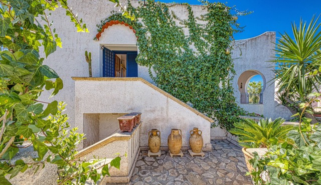 Studio Monolocale Margherita with Sea View, Balcony & Wi-Fi