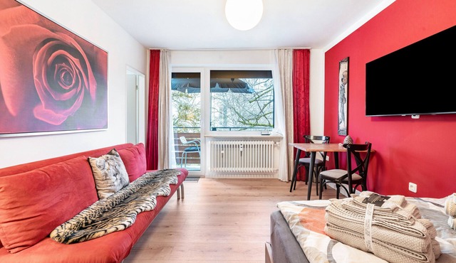 Studio ‘Namibia’ with balcony, parking space in front of the house and Wi-Fi in Unterhaching