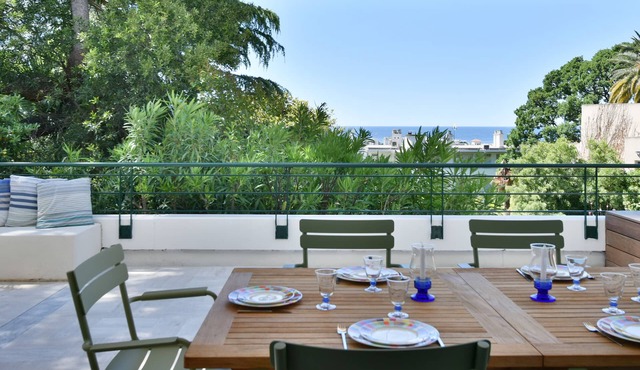 Stunning 3-Br Apartment with Large Terrace and Pool