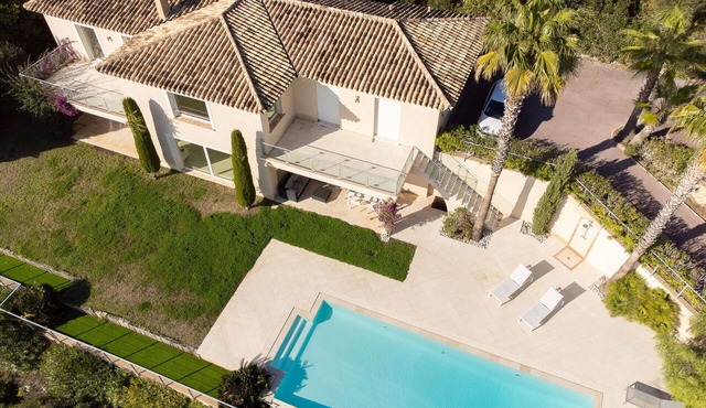 Stunning private villa for 6 people with A/C, private pool, WIFI, TV and terrace