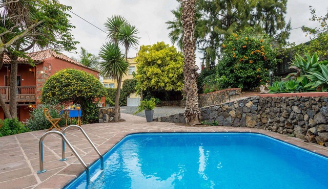 Stunning private villa for 8 guests with WIFI, private pool, TV, patio and panoramic view