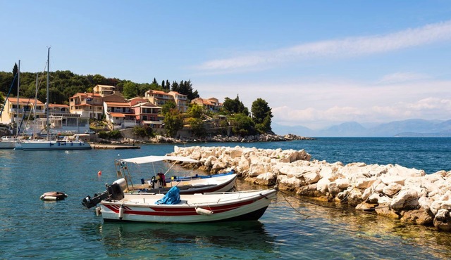 Stylish First Floor Two Bedroom Flat in Kassiopi With Breakfast