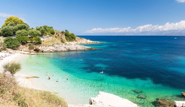 Stylish First Floor Two Bedroom Flat in Kassiopi With Breakfast