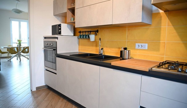 Subway A | Family APT | 20min from the Center
