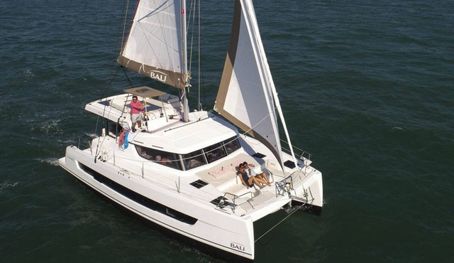 Sun-Kissed Sailing Adventure in Isla de Mahe, Seychelles