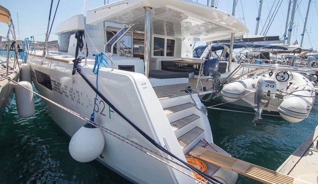 Sun-Kissed Sailing Adventure in Isla de Mahe, Seychelles