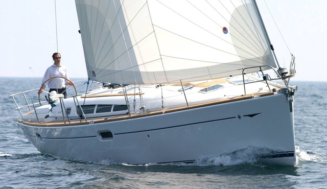 Sun-Kissed Sailing Adventure in Puerto de Toulon