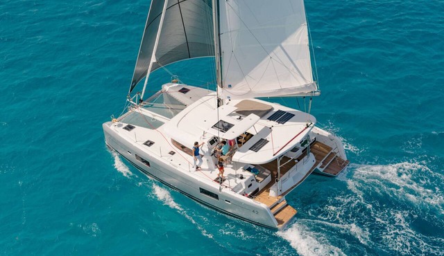 Sun-Kissed Sailing Adventure in Isla de Mahe, Seychelles
