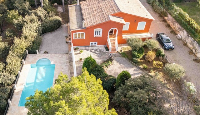 "Sur Place" 4-12 people. Ideally suited for two or a large family.