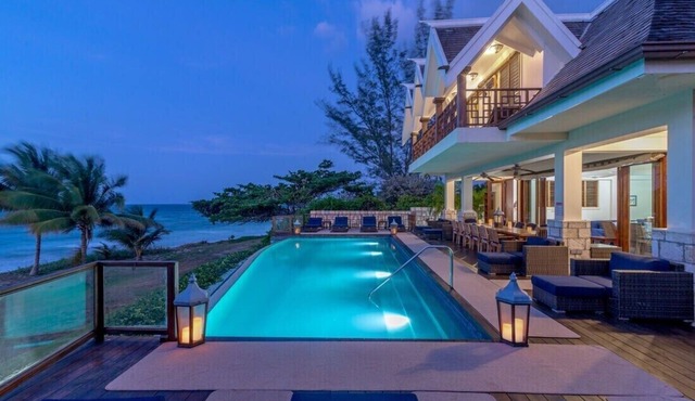 Tallawah 7-BEACHFRONT! FAMILIES WELCOME! STAFFED! INFINITY POOL! SECURITY