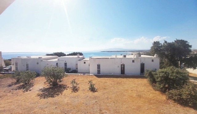 Teal Blue Serenity, Cycladic house in Pirgaki. Minutes from the beach!