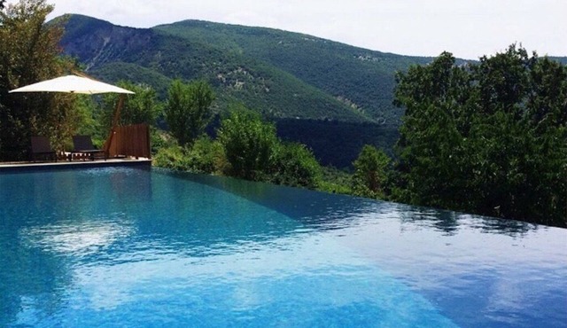 TENT LODGE LARGE COMFORT IN DOMAIN OF MORE THAN 100 HECTARES IN PROVENCE