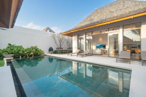 Thai-Balinese Pool Villa Anchan Indigo16