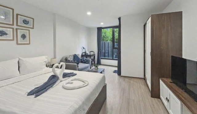 The Base - New Studio Great location, shared Pool