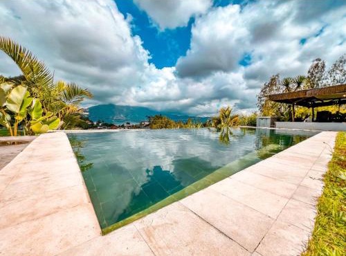 The Cliff Villa
