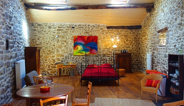 The rugged mountains of the Ardèche, a cottage in an old barn, with air conditioning!