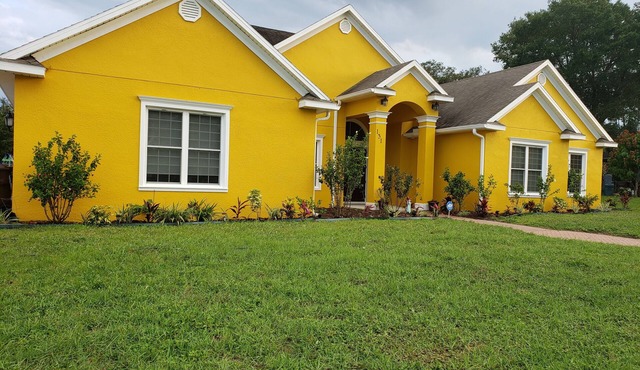 The Yellow House in the Heart of Florida