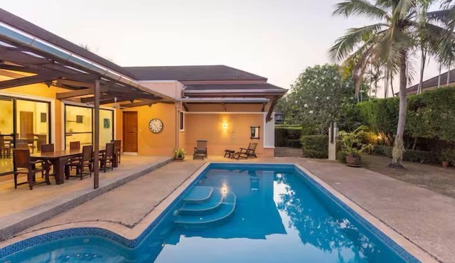 Tim buktu 4BR Jacuzzi WalkVillaMarket170