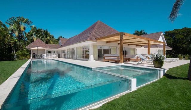 TORONJAS 9: MODERN VILLA- BEST GOLF VIEW & CLOSE TO BEACH- CHEF, BUTLER & MAID