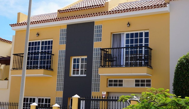 Totally Renovated House in a Quiet Area! Sea and mountain views