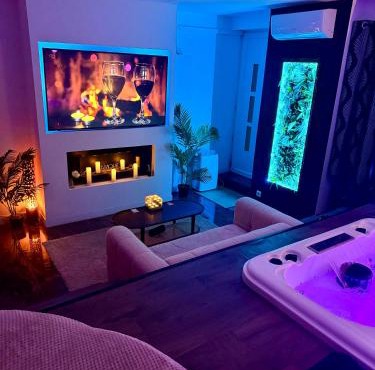 Townhouse83 Loveroom Chic Jacuzzi privatif