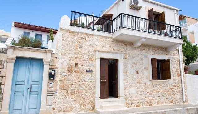 Traditional house with inner courtyard - AC - WIFI - 5min walk from beach