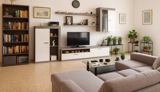 Traditional Townhouse in Quiet Area with Patio and Lots of Natural Light
