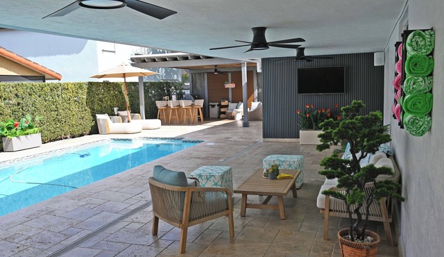 Tropical Flamingo Villa – Private Heated Pool Retreat for 8 Guests
