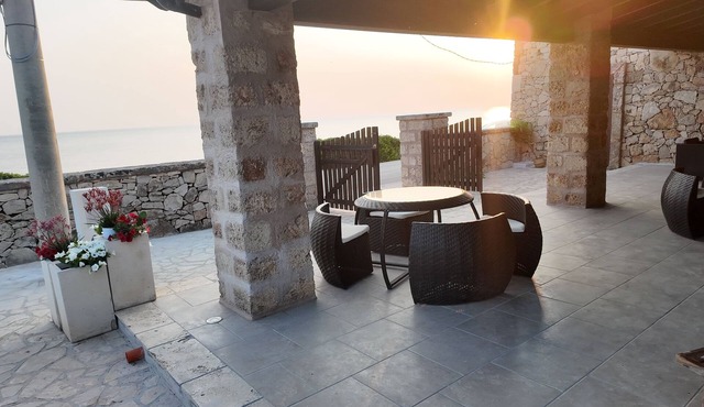 Trullo Fronte Mare "Elmeca"