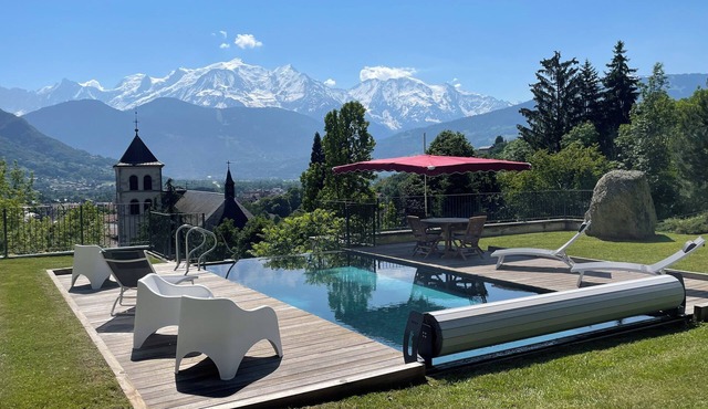 Un Étage Complet Dans une Tour Médiévale Rénovée au Cœur du Pays du Mont-blanc