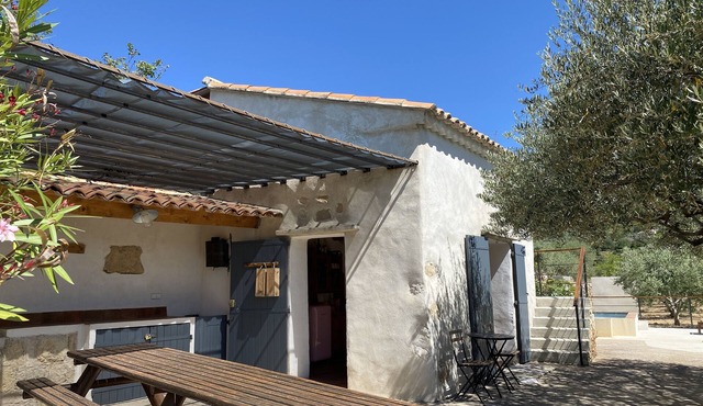 Unusual cottage in the heart of Provence, Lascours