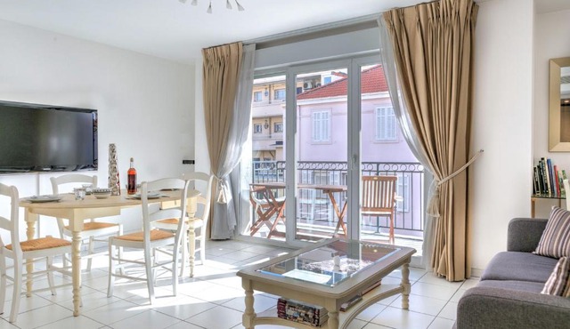 Upstays Near Beach 55m2 Apartment