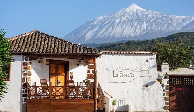 Vacation Apartment 'La Paredita Casa Acentejo' with Mountain View, Shared Pool and Wi-Fi