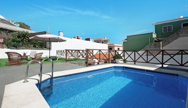 Vacation Home "Casa Margarita" with Mountain View, Pool, Terrace & Wi-Fi