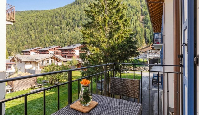 Vallorcine Loriaz 11 Ski-In Retreat w/Shared Pool & Sauna, Vallorcine (Argentiere), France