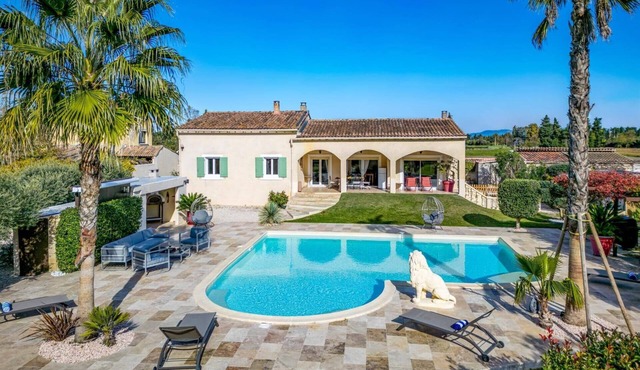Villa Valleron by Villa Plus