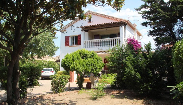 Villa 100 metres from Port du Brusc, the beach and shops