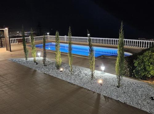 Villa 4-bedroom with cool sea views