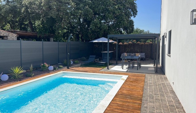 Villa, Avec Pool 3,5x7,0, les 3 Chambres Avec Accès à Leur Salle de Bain et WC