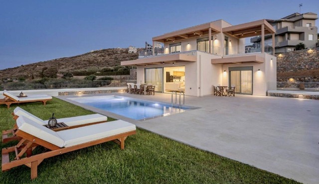 Villa Avenia, Divine Sea Views, Private Pool, Furnished Terrace, BBQ facilites,.