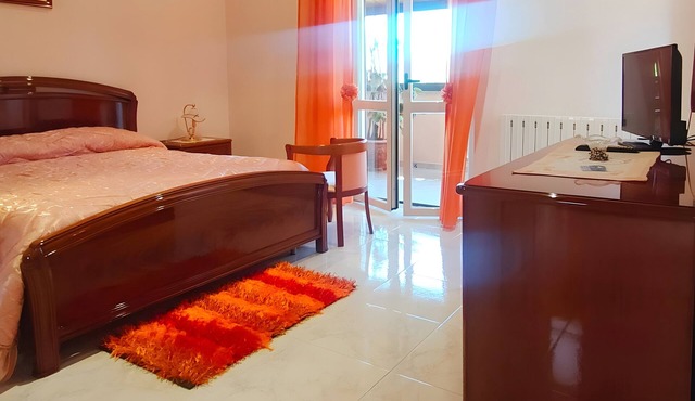 Villa 'Camera Viola Del Pensiero' with Mountain View, Shared Pool and Wi-Fi