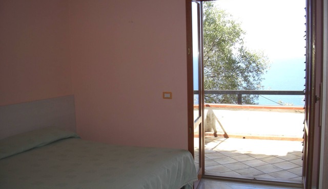 VILLA CECILIA/ap. 2: mid in the nature and close to golden Cilento beaches