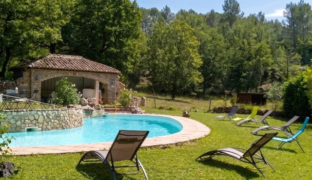 Villa charmante avec piscine privée à Montferrat - 125 m²
